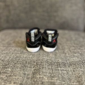 NIKE AIR JORDAN 11 CRIB BOOTIE 

 BLACK VARSITY RED WHITE SZ 2C